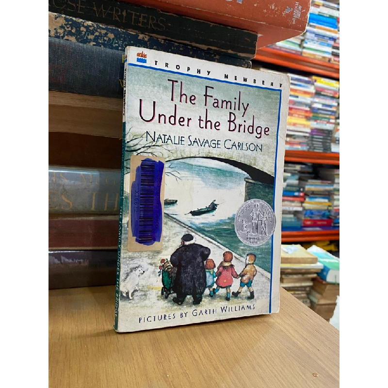 The Family Under the Bridge - Natalie Savage Carlson 498665