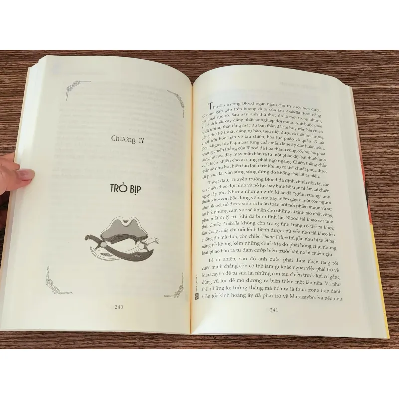 Tiểu thuyết phiêu lưu THUYỀN TRƯỞNG BLOOD (Rafael Sabatini) 993745