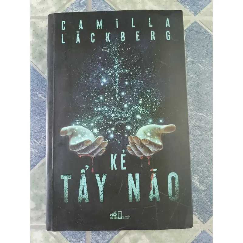 Kẻ tẩy não - Camilla Lackberg 712429