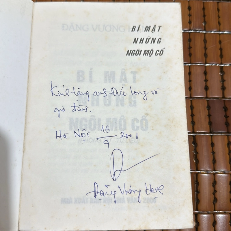 Bí mật những ngôi mộ cổ - Đặng Vương Hạnh 537171