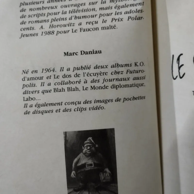 cuốn sách "Le Faucon Malté" (Chim Ưng Malta) của tác giả Anthony Horowitz. 563760