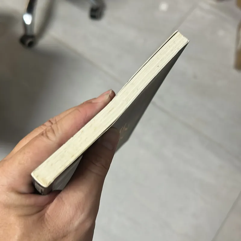 Những ngọn nến cháy tàn (như mới)  1025996