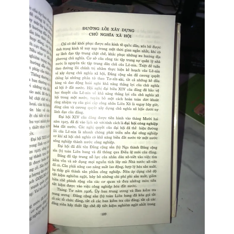 Những vấn đề công tác của bộ máy Đảng và nhà nước - C.U. Tréc-nen-cô 1005404