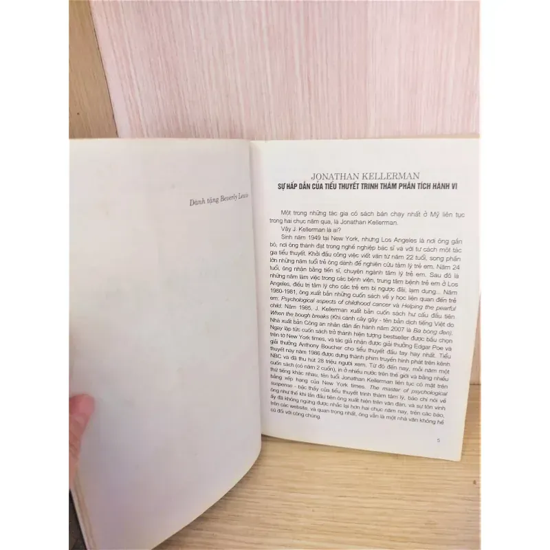 Sách: Ba nhát đâm bí ẩn (The Clinic) - Jonathan Kellerman 932400