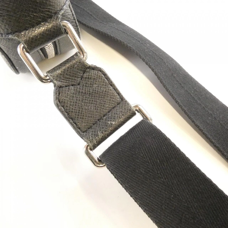 Túi đeo chéo Louis Vuitton Taiga Anton PM M34408 - Hàng hiệu Chính hãng 764810