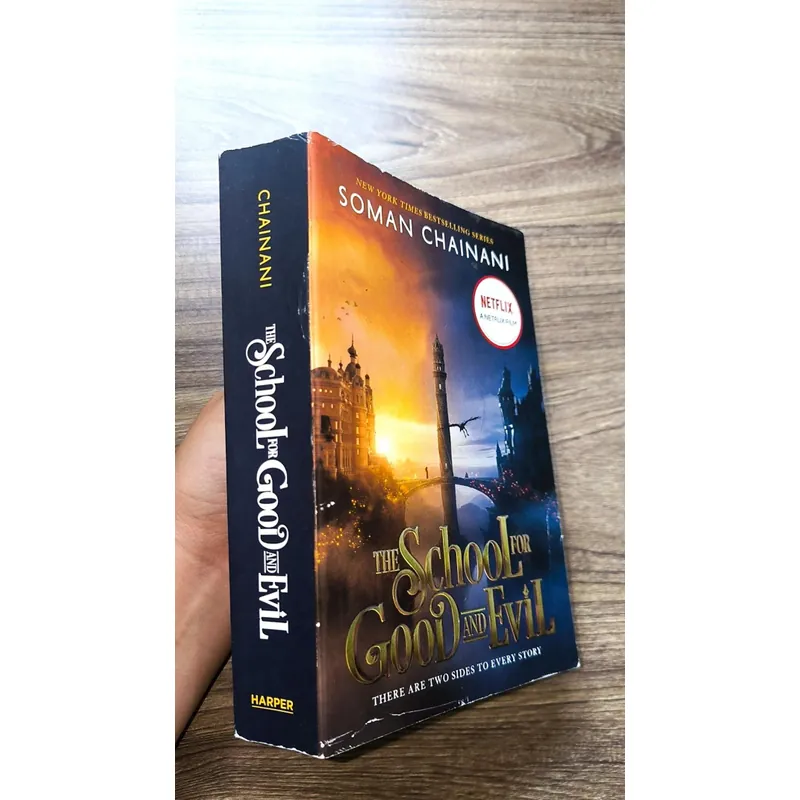 Sách cũ: The School for Good and Evil by Soman Chainani (UK edition, paperback) 728927