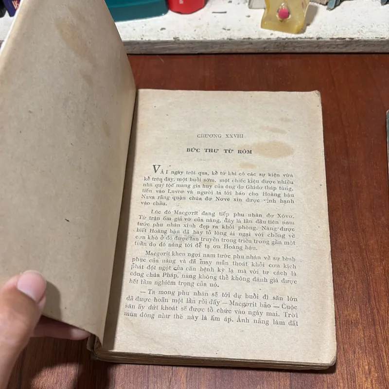 II Văn Học Nước Ngoài: Hoàng Hậu MácGô (2 Tập) - ALEXANĐRƠ ĐUYMA - 1988 781593