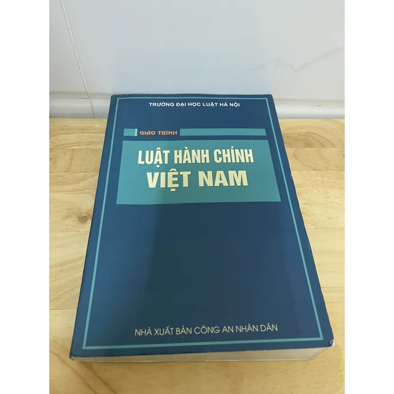 Luật Hành chính Việt Nam (sách in năm 2006) 698347