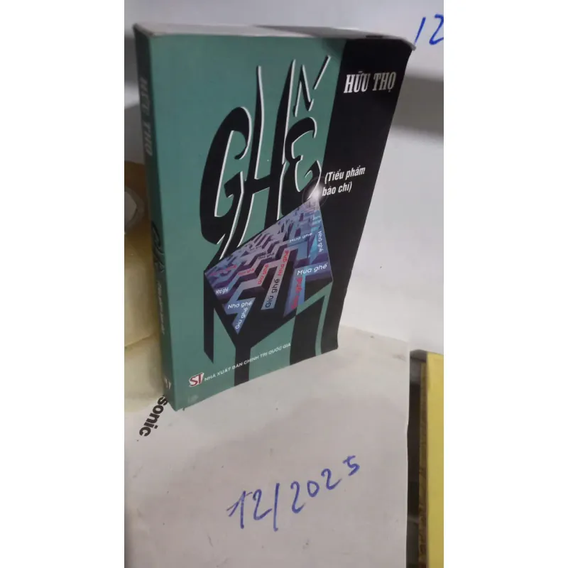 ghế - tiểu phẩm báo chí 738916