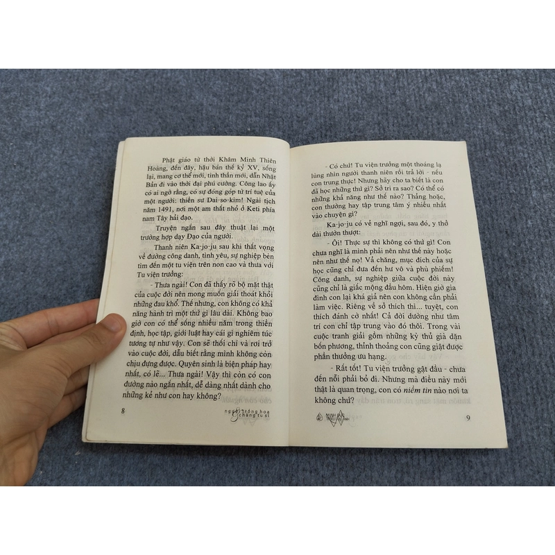NGƯỜI TRỒNG HOA VÀ CHÀNG TU SĨ 494924