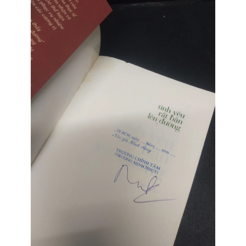 Tình yêu rất bận lên đường mới 70% bẩn có mộc và ký tên 2016 HCM2105 Trương Chính Tâm SÁCH VĂN HỌC 914344