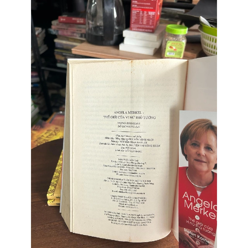 Angela Merkel: Thế giới của vị nữ thủ tướng - Stefan Kornelius, Đỗ Trí Vương dịch 934312