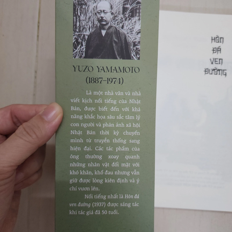 Sách Hòn đá ven đường của Yamamoto Yuzo mới 99% 499694