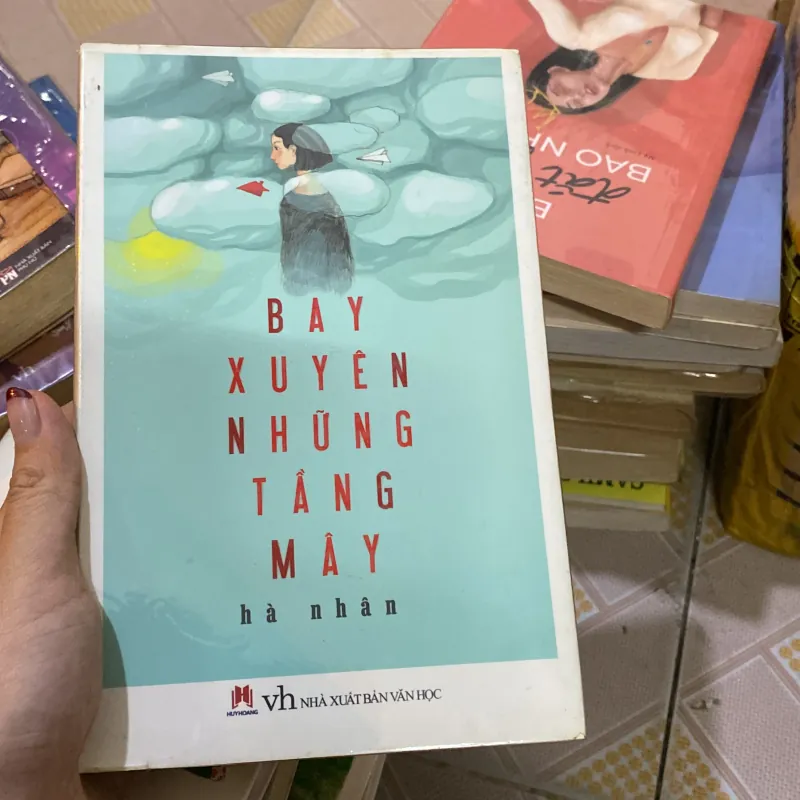 Bay xuyên những tầng mây  972388