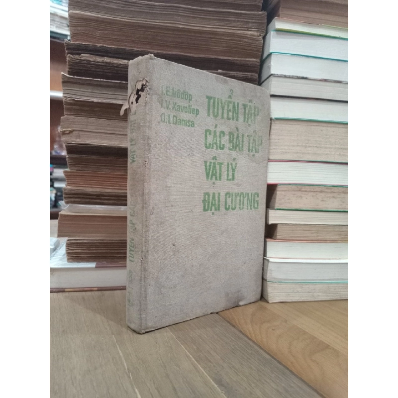 Tuyển tập các bài tập vật lý đại cương - I.E.Irôđôp, I.V.Xaveliep, O.I.Damsa 780699