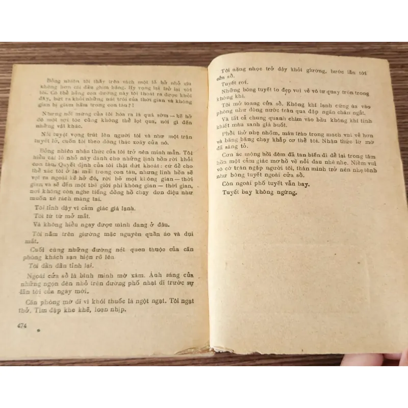 Văn học Xô Viết: NĂM MẶT TRỜI BÙNG NỔ (475 trang) 775902