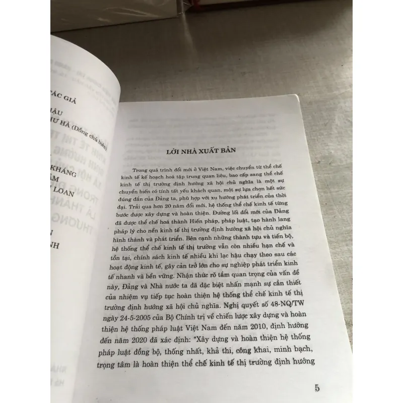 Hoàn thiện thể chế kinh tế thị trường định hướng xã hội chủ nghĩa 782099