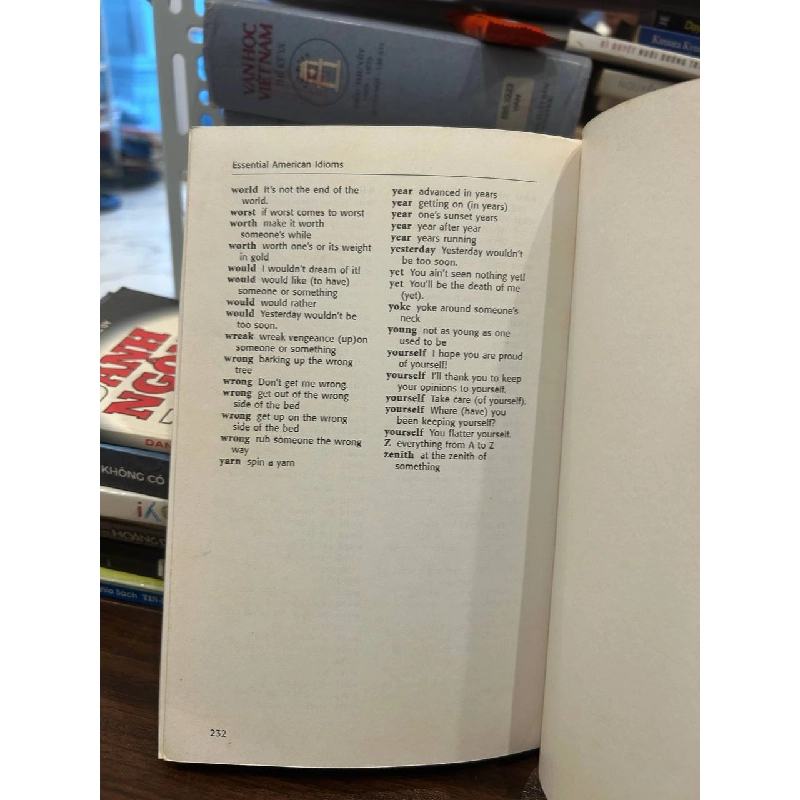 Essential American Idioms - NTC Publishing Group 1000736