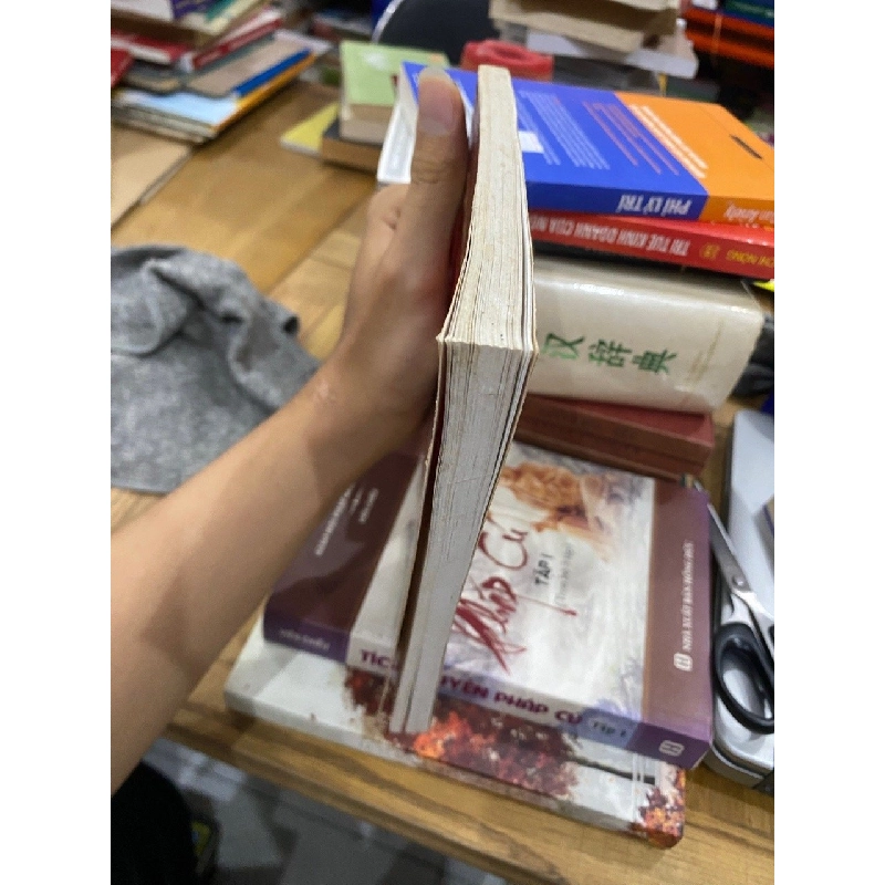 Đạt Lai Lạt Ma - Vũ trụ trong một nguyên tử sự hội tụ của khoa học và tâm linh - The international Bestseller 121163