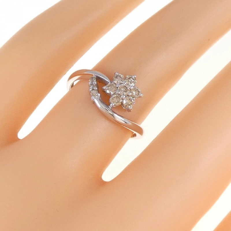 Nhẫn kim cương hoa K18WG 0.3CT 670122