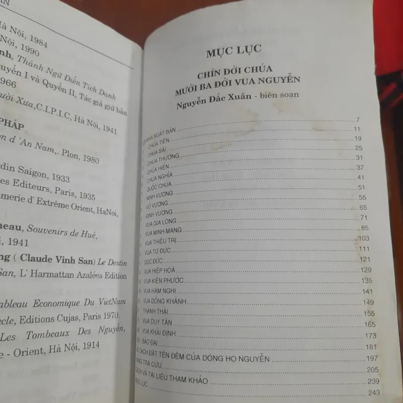 Nguyễn Đắc Xuân - CHÍN CHÚA MƯỜI BA VUA TRIỀU NGUYỄN 705439