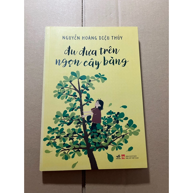 Đu đưa trên ngọn cây bàng 524495