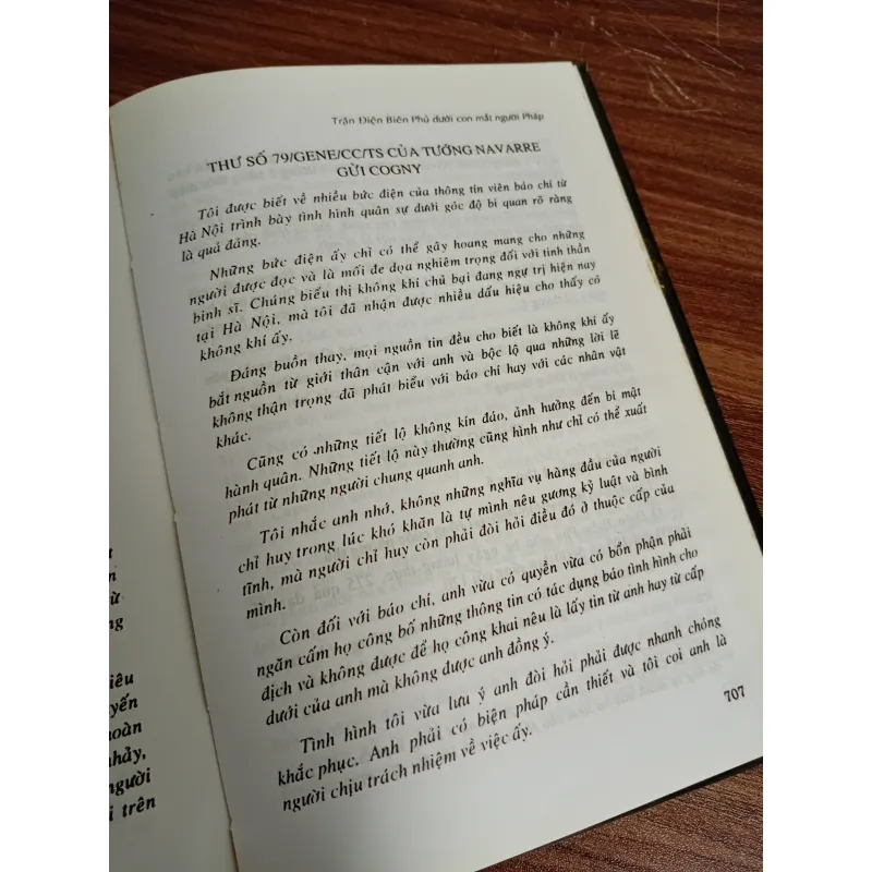 SÁCH TRẬN ĐIỆN BIÊN PHỦ DƯỚI CON MẮT NGƯỜI PHÁP 1002350