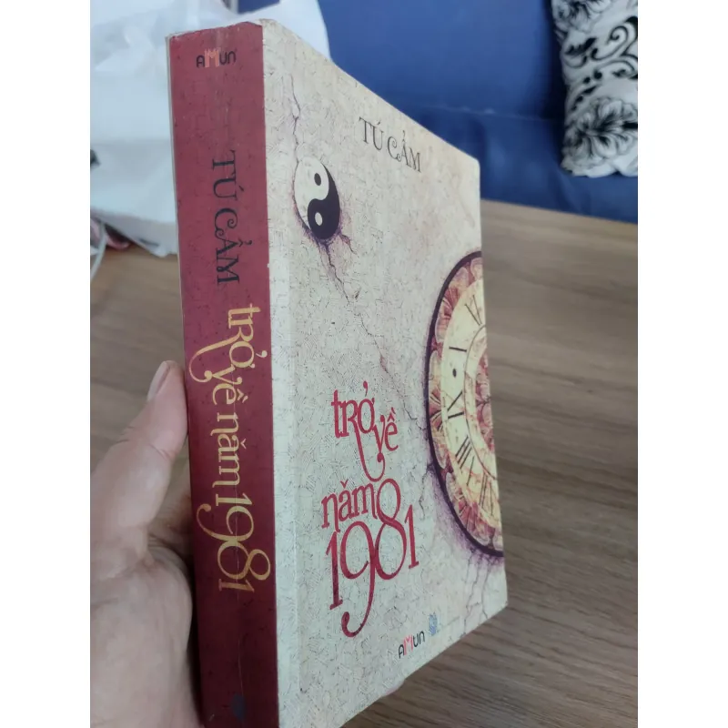 cuốn tiểu thuyết ngôn tình "Trở Về Năm 1981" của tác giả Tú Cẩm.
 997194