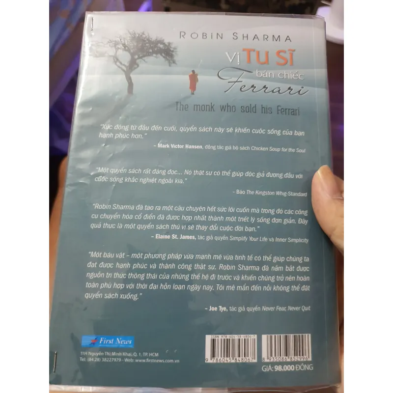 Vị tu sĩ bán chiếc Ferrari 928726