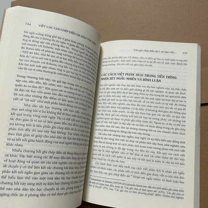 Viết các ghi chép điền dã dân tộc học 622410