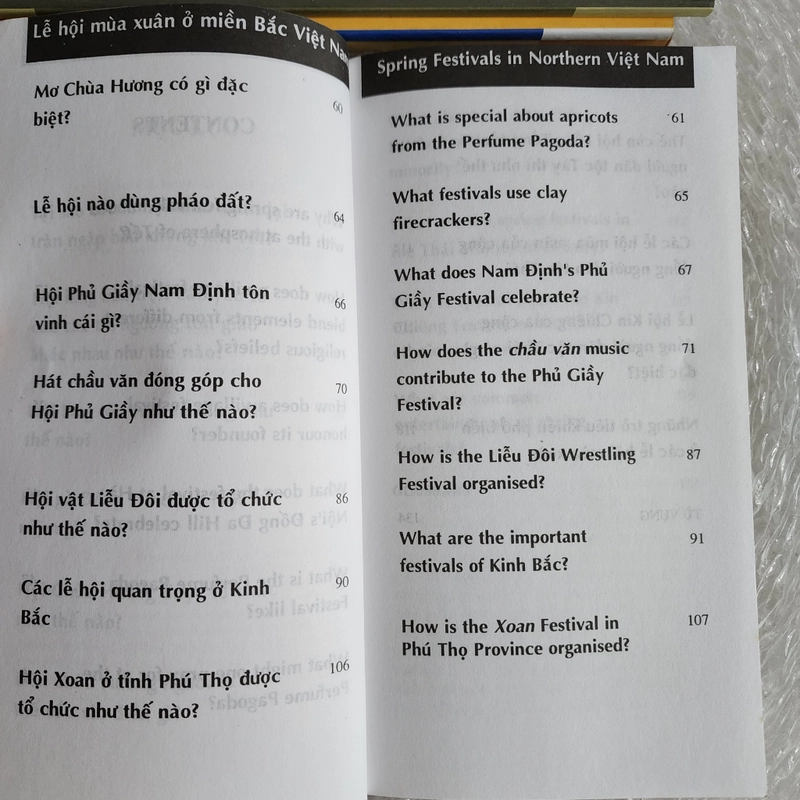 Lễ hội mùa xuân ở miền Bắc Việt nam | Hữu Ngọc chủ biên I song ngữ Việt Anh 546205