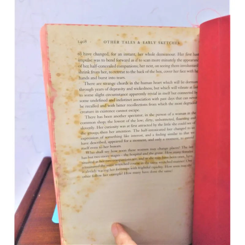 Sách ngoại văn: The Selected Illustrated Works of Charles Dickens 972743