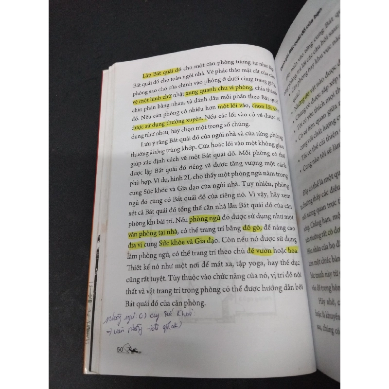 Cẩm nang phong thủy phương tây mới 70% bẩn bìa, ố, ẩm nhẹ, tróc gáy, tróc bìa, có viết và highlight 2015 HCM2410 Terah Kathryn Collins TÂM LINH - TÔN GIÁO - THIỀN 917699