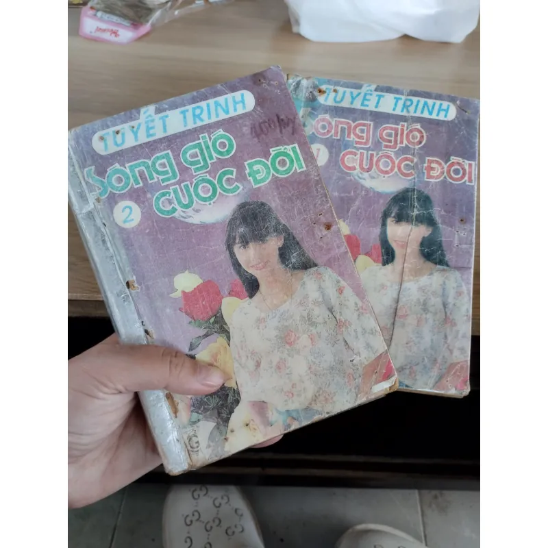 sách "Sóng gió cuộc đời" của ca sĩ Tuyết Trinh 997128
