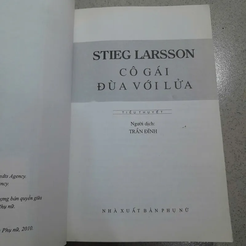 CÔ GÁI ĐÙA VỚI LỬA - STIEG LARSSON 602674