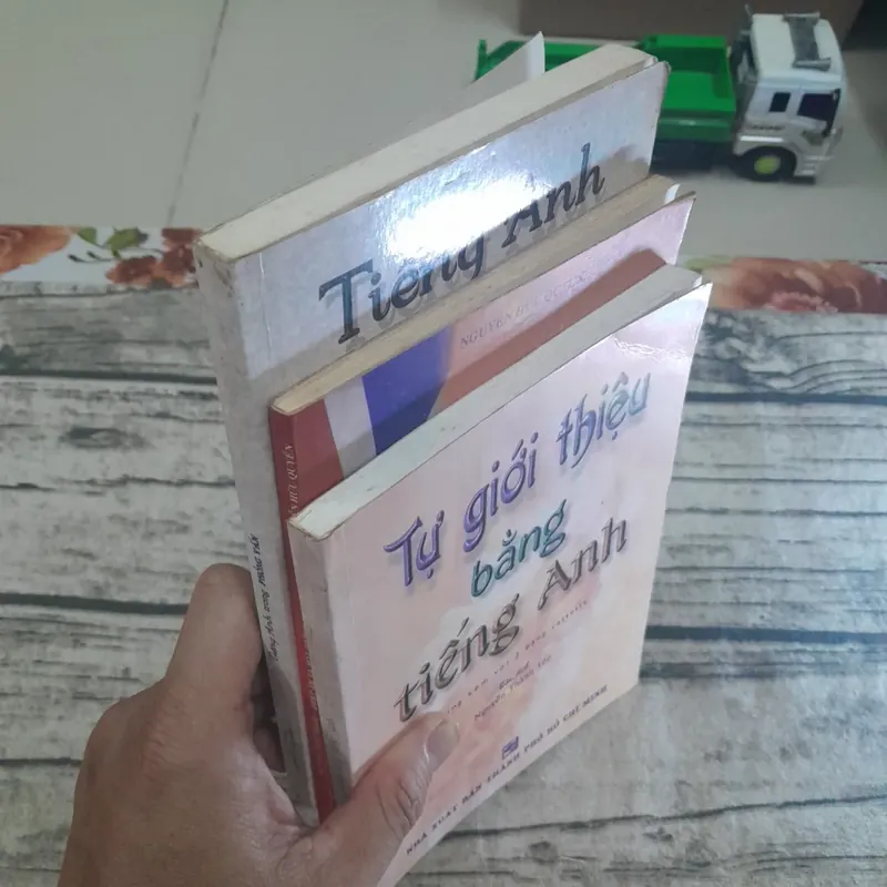 3 cuốn sách học phát âm và nói tiếng Anh: Giới thiệu và Phỏng vấn 591690