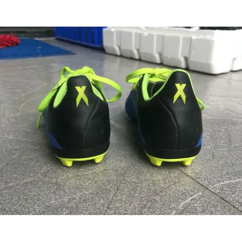 giày đá bóng của bé 956964