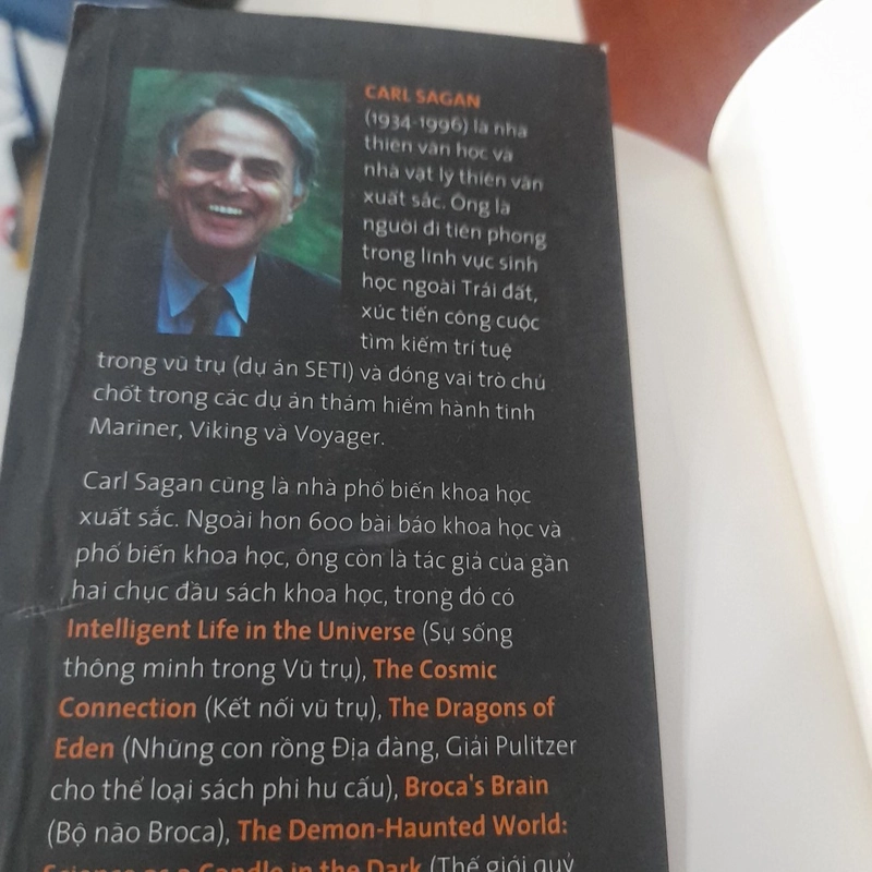 Carl Sagan - VŨ TRỤ, sự tiến hóa, sự sống và nền văn minh 525334