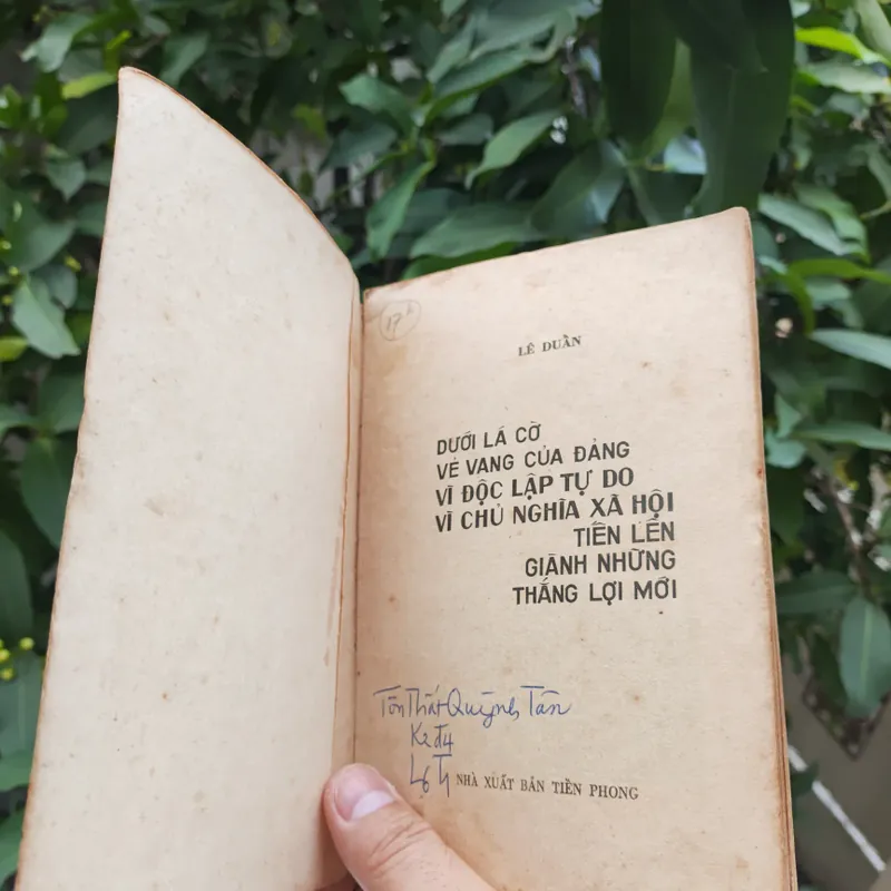 Dưới Lá Cờ Vẻ Vang Của Đảng Vì Độc Lập Tự Do Vì Chủ Nghĩa Xã Hội  711952