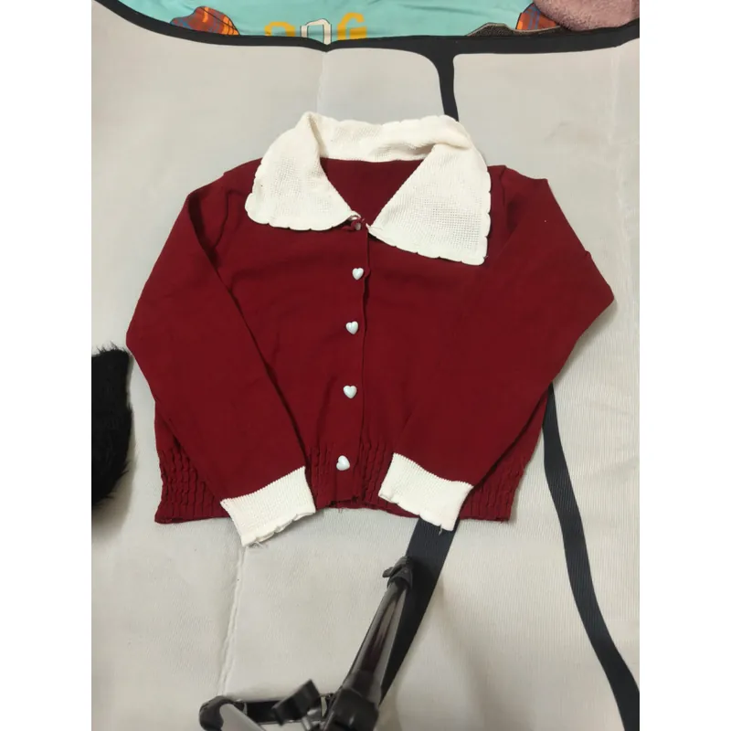 Áo len đỏ nút tim 701882