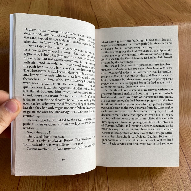 (Tiếng Anh) Cockroaches - By Jo Nesbo - Lion Bookstore Sách ngoại văn cũ 469440