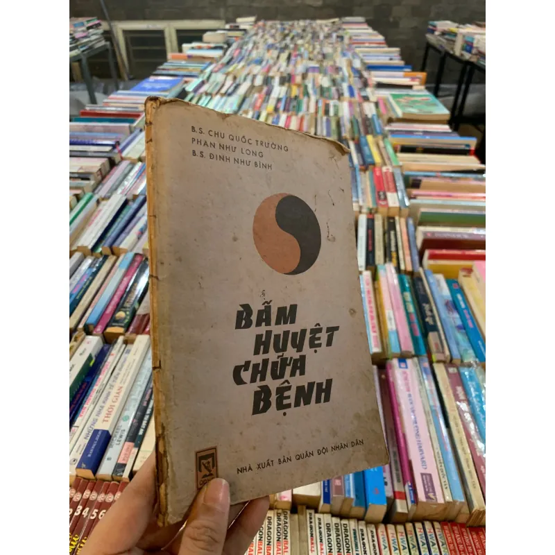 BẤM HUYỆT CHỮA BỆNH (TẬP 1) - B.S CHU QUỐC TRƯỜNG, PHAN NHƯ LONG, ĐINH NHƯ BÌNH 1003594