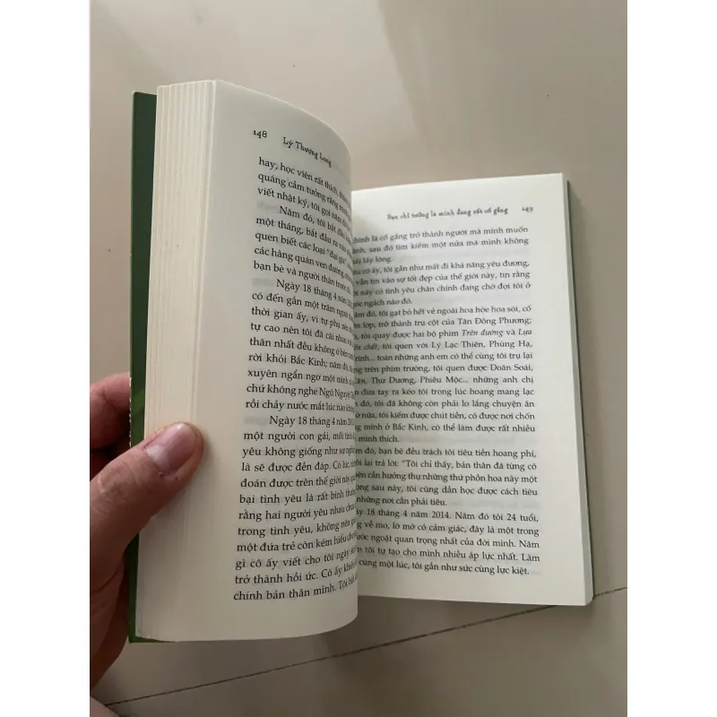 Bạn chỉ tưởng là mình đang rất cố gắng thôi - New 80% (Bìa trầy xíu) (Hoi/S2310) 30494