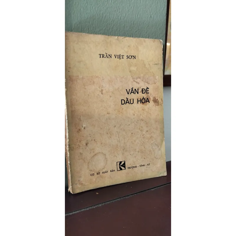 Sách xưa quý hiếm_Vấn đề dầu hoả_ GS Trần Việt Sơn_1974 929472