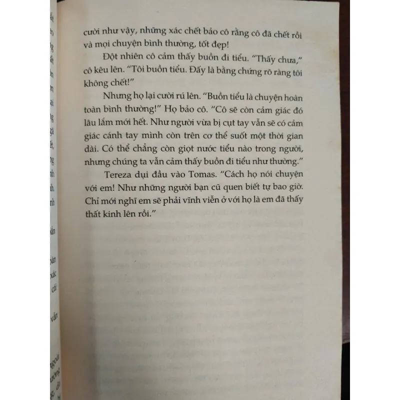 ĐỜI NHẸ KHÔN KHAM - MILAN KUNDERA (TRỊNH Y THƯ dịch) 993338