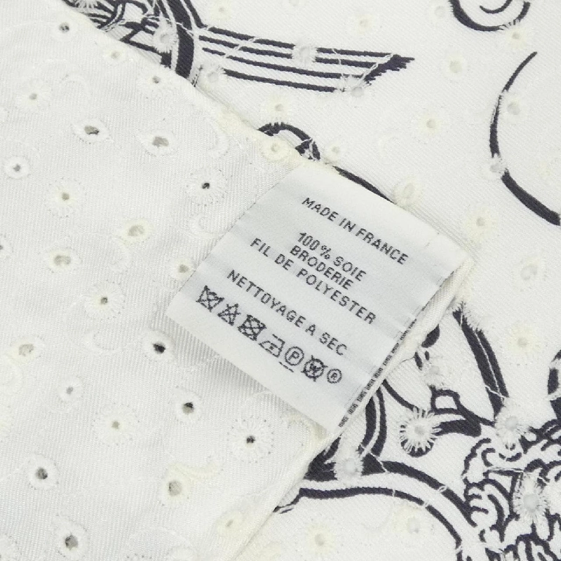 Khăn lụa CARRE BRODERIE ANGLAISE 983529S của Hermès 624837