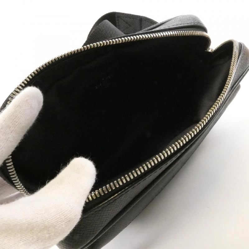 Túi đeo chéo Louis Vuitton Taiga Bum Bag Outdoor M33438 - Hàng hiệu Chính hãng 802100