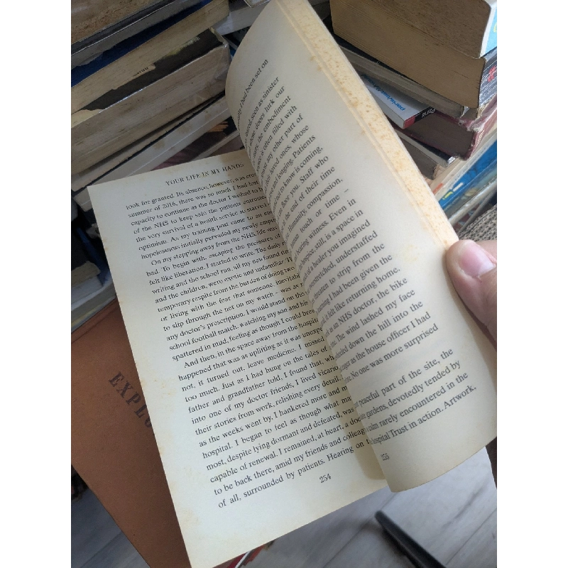 YOUR LIFE IN MY HANDS - Rachel Clarke 972899