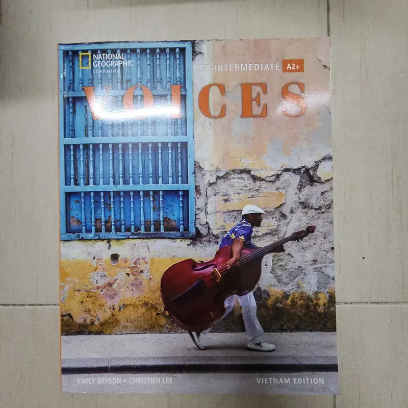 Sách Voices A2 717366