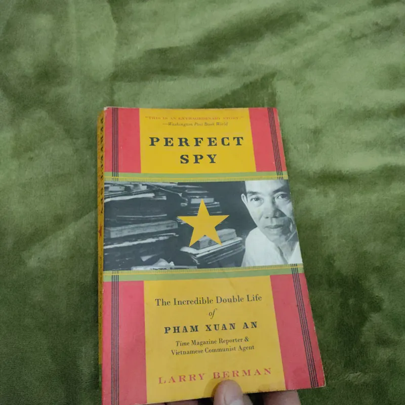 Perfect Spy Larry Berman - Phạm Xuân Ẩn 722483